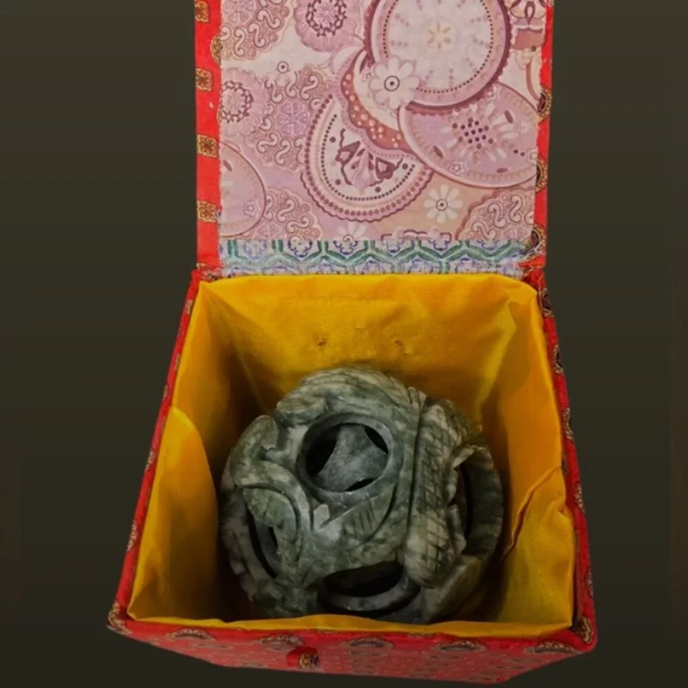 Vintage Chinese Serpentine Stone Puzzle Ball in Box - Hand Carved 4 Layers - Picture 7 of 7